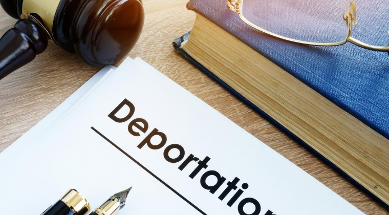 ¿Cuándo debo llamar a un Abogado de Defensa sobre Deportación? ¿Cuándo debo llamar a un Abogado de Defensa sobre Deportación?